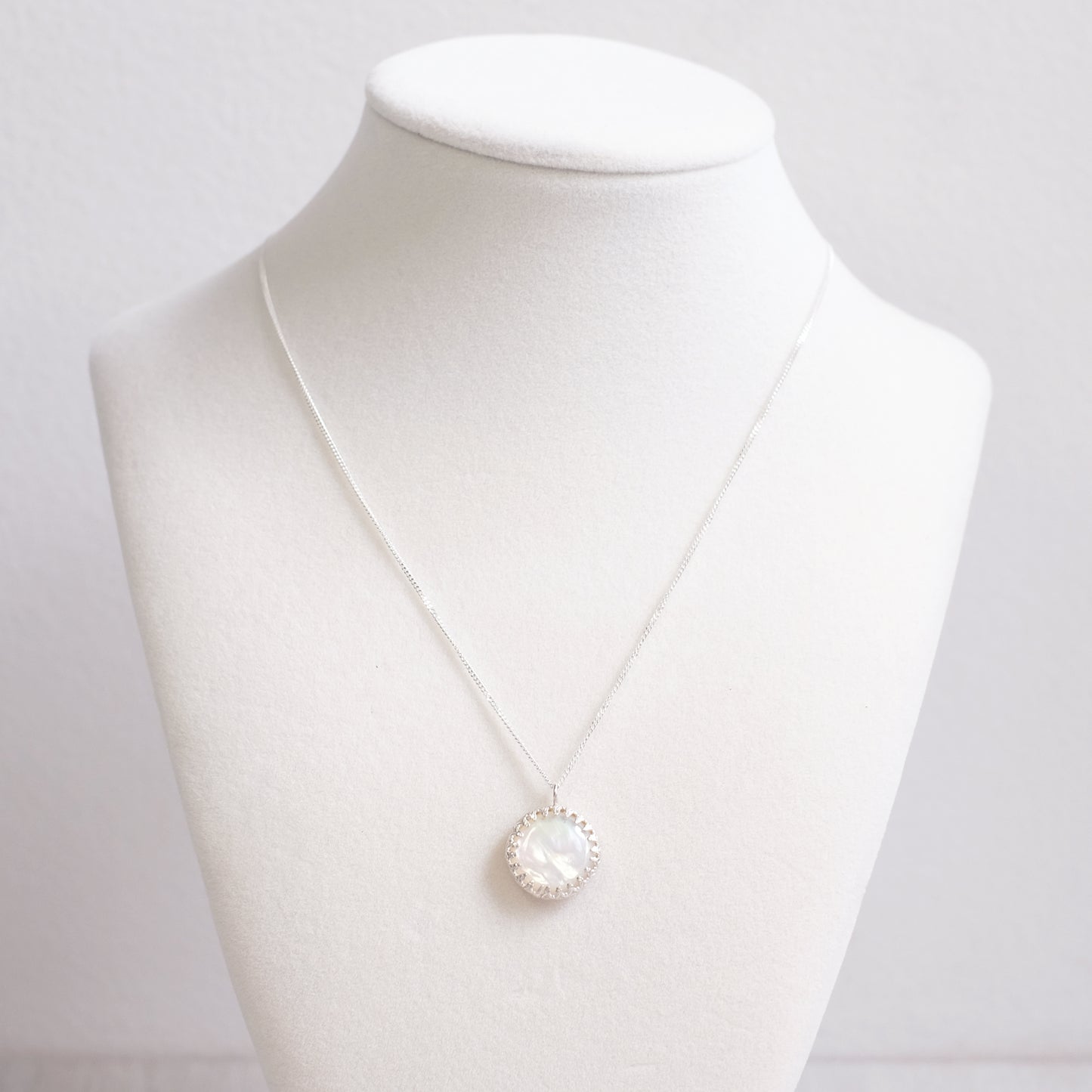 Sterling Silver Necklace with Set Mother-of-Pearl