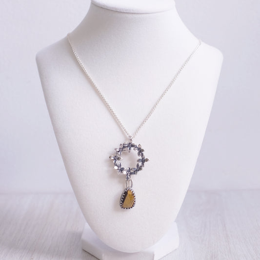 Collier Couronne de fleurs en argent sterling avec oeil de tigre