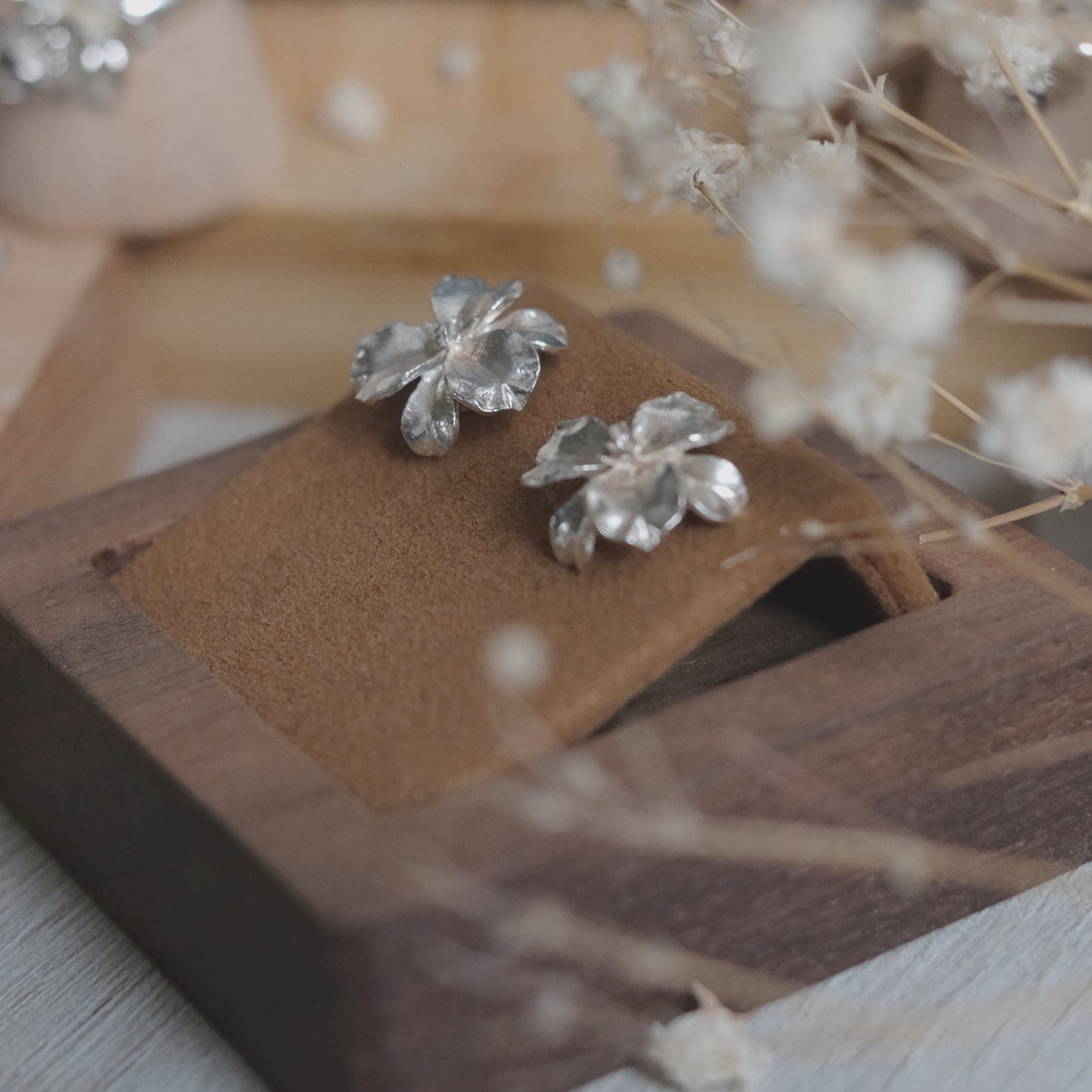 Iris – Rhodium-Plated Sterling Silver Earrings