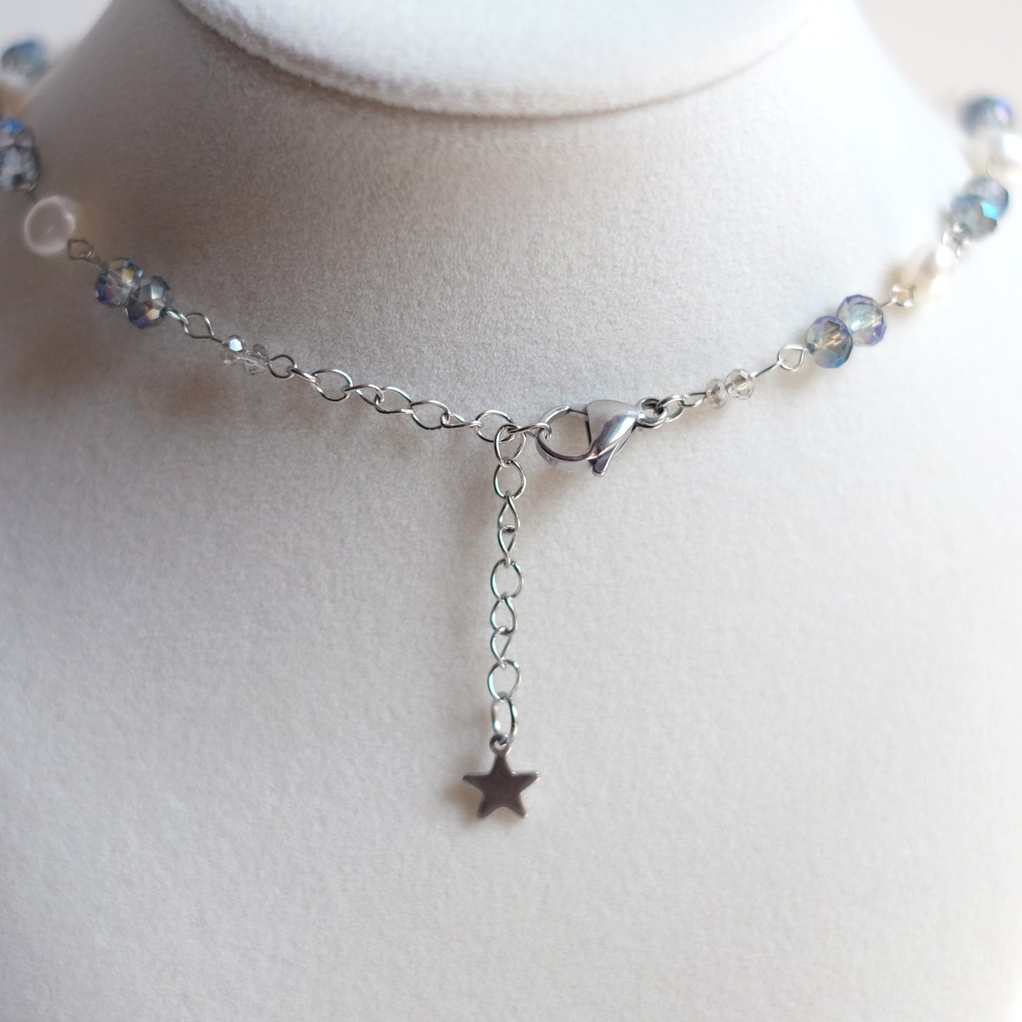 Collier ras de cou en perles d'eau naturelle en acier inoxydable argenté