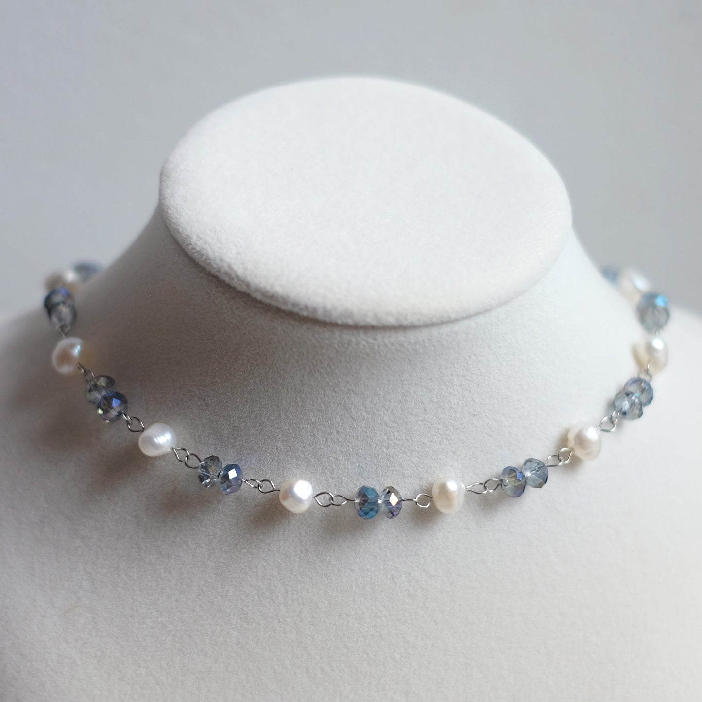 Collier ras de cou en perles d'eau naturelle en acier inoxydable argenté