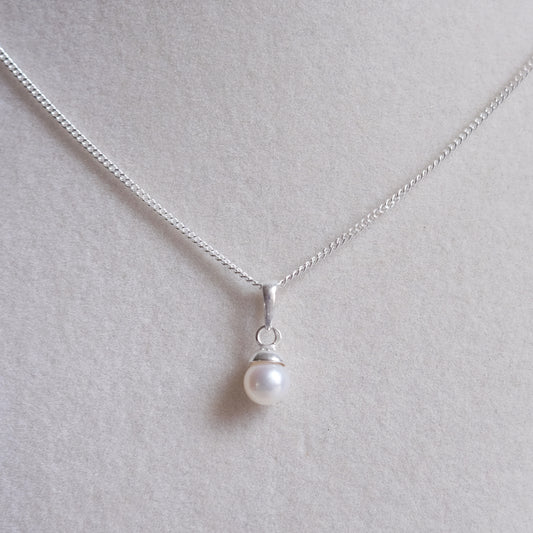 Collier en argent sterling composé d'une perle d'eau douce blanche ronde avec bélière