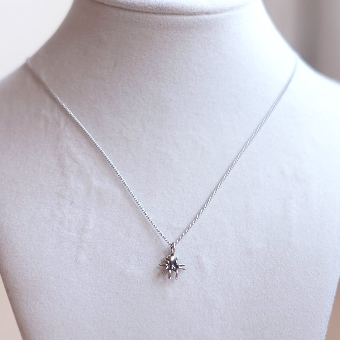 Collection ''Familiers'' - collier petite arraignée