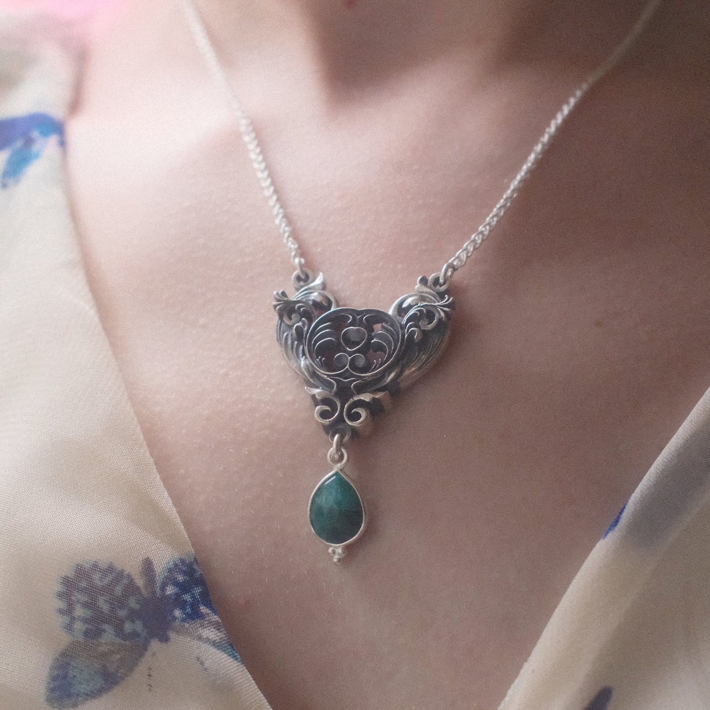 Collier Cœur Art Nouveau – Argent Sterling (version émeraude verte)