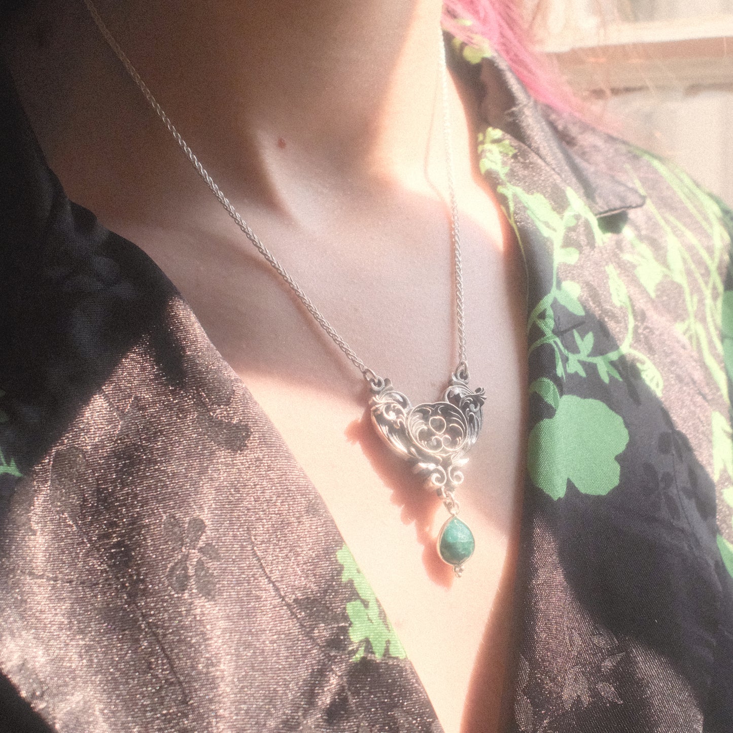 Collier Cœur Art Nouveau – Argent Sterling (version émeraude verte)