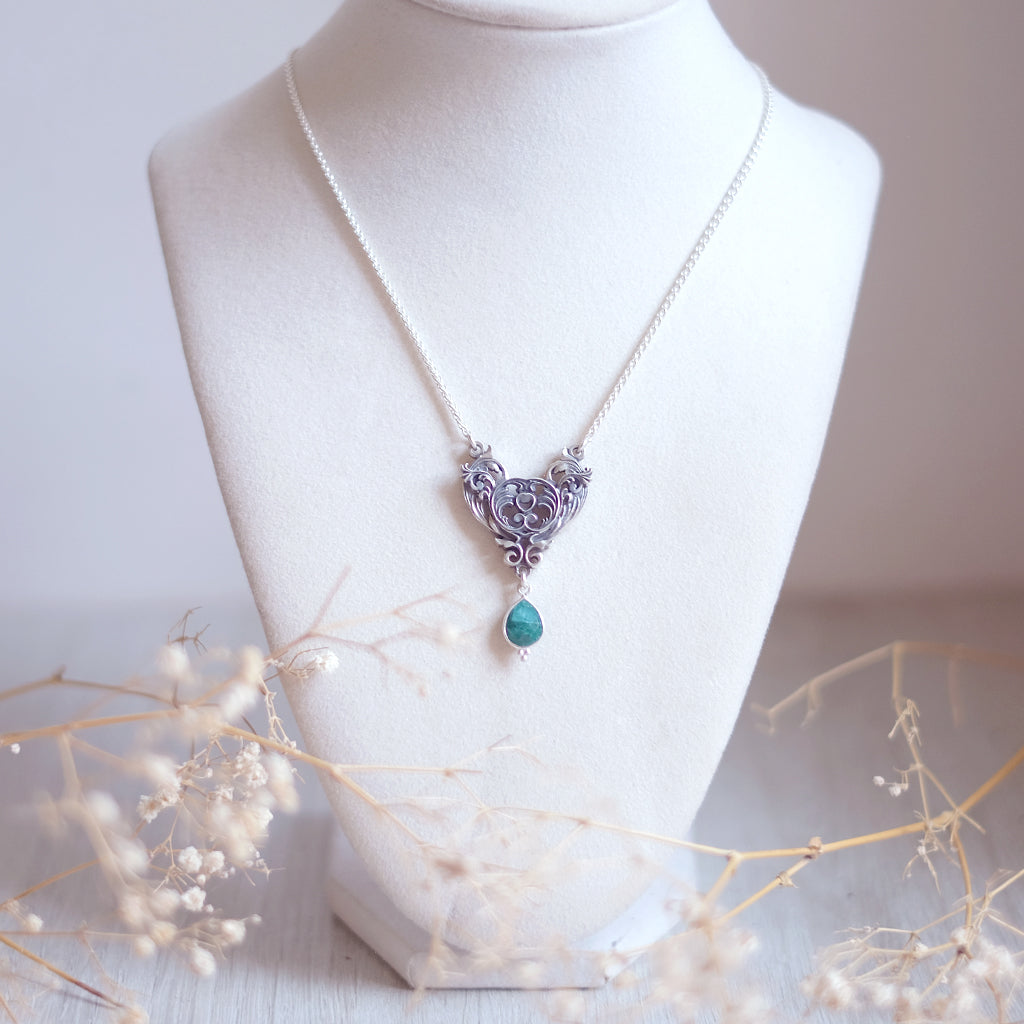 Collier Cœur Art Nouveau – Argent Sterling (version émeraude verte)