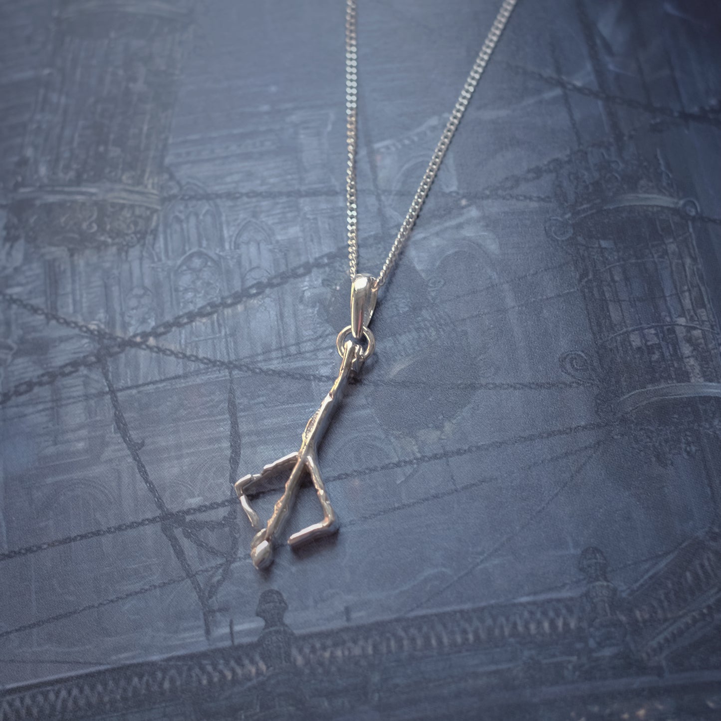 Hunter rune – Sterling Silver Necklace
