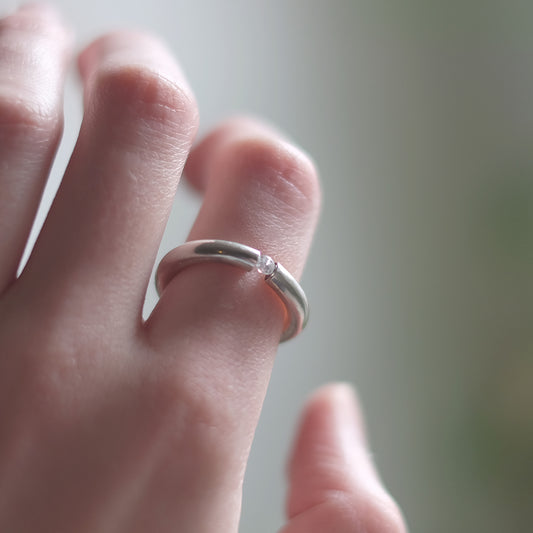 Bague en argent avec un zircon - taille 6.75