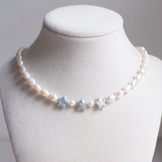 Collier de perles étoilé