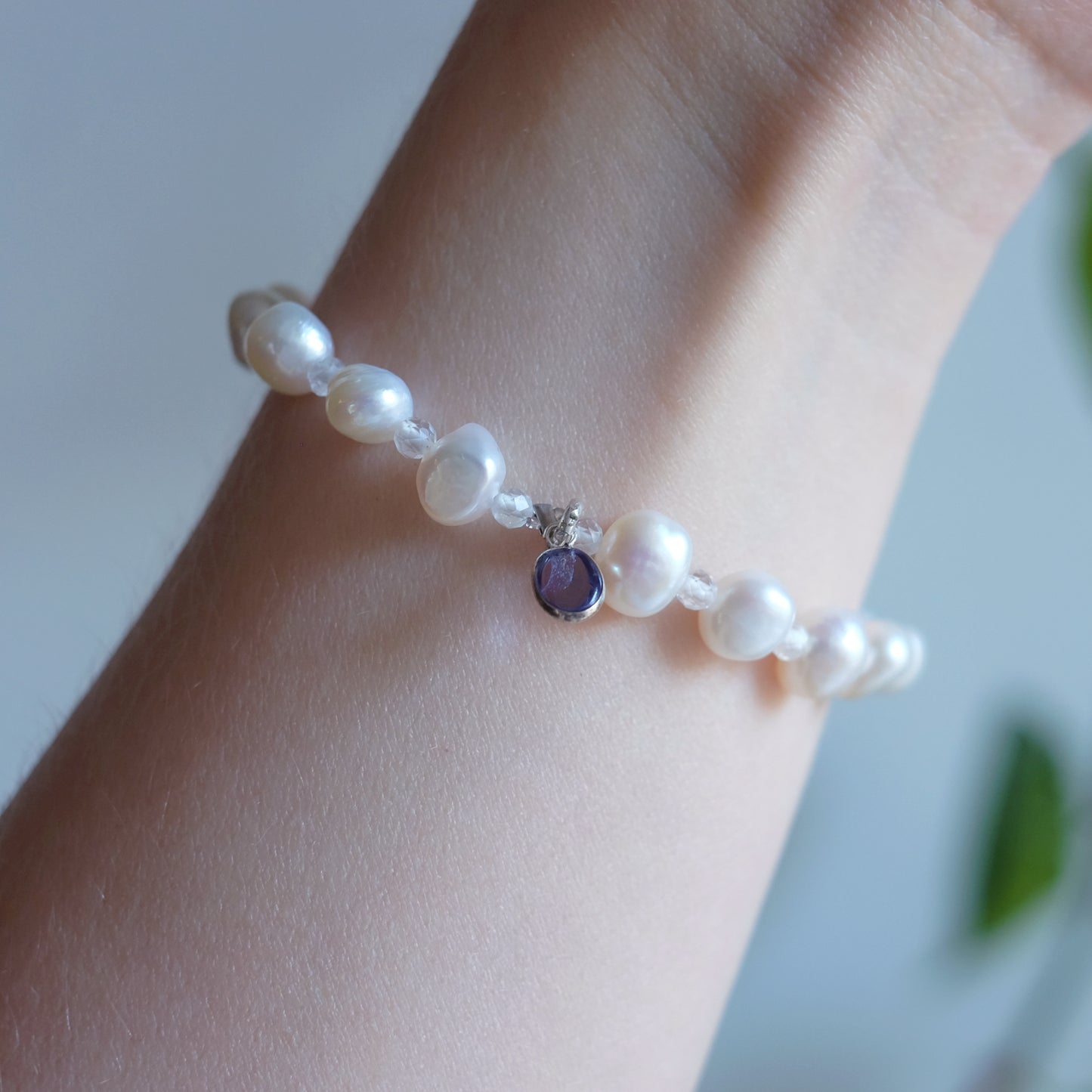 Freshwater Pearl & White Quartz Bracelet with Set Iolite – Sterling Silver