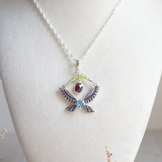 "Hylian" Necklace with Garnet