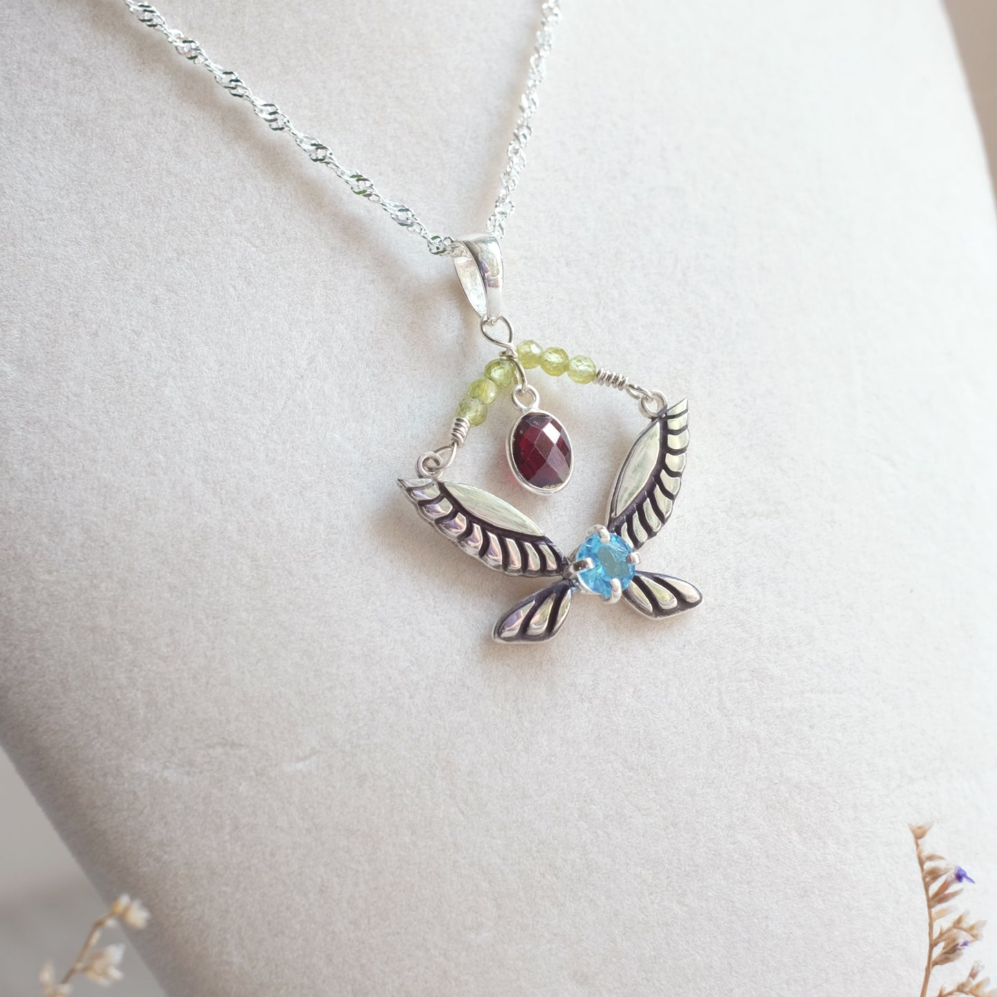 "Hylian" Necklace with Garnet