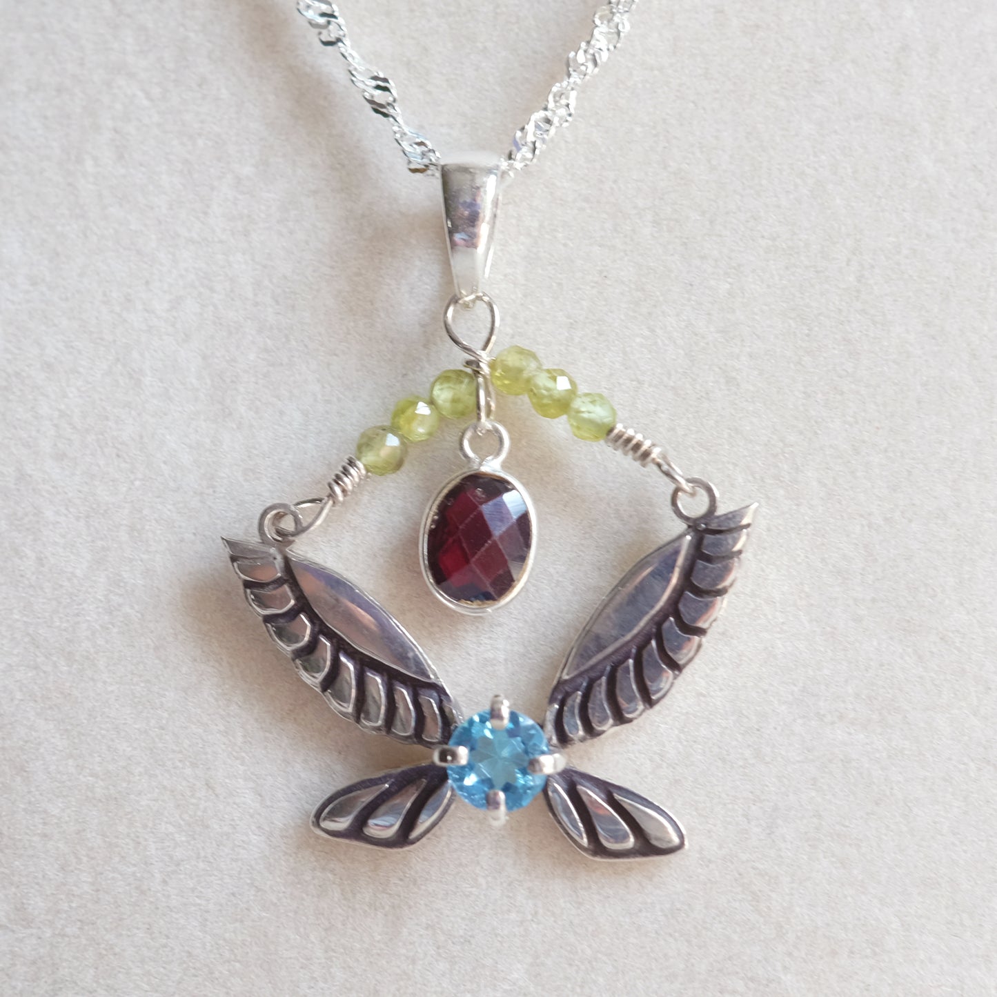 "Hylian" Necklace with Garnet