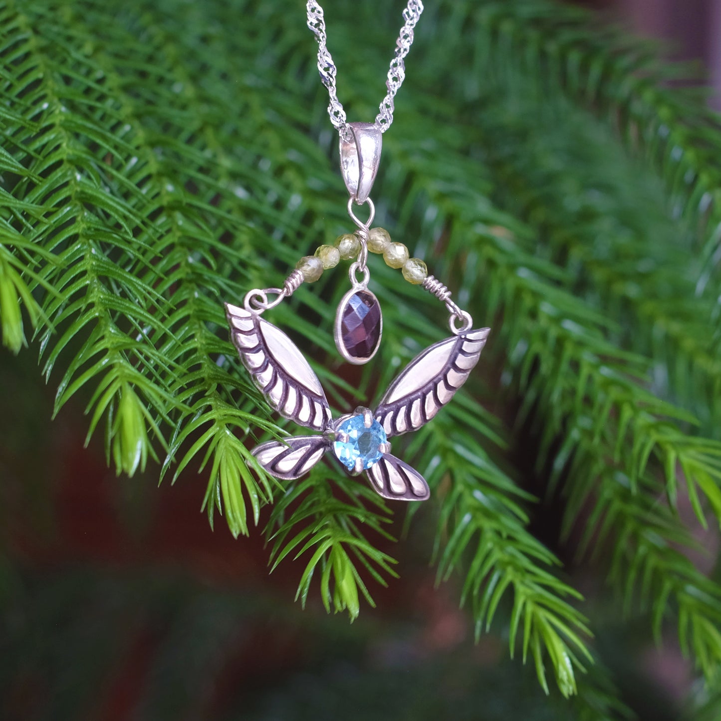 "Hylian" Necklace with Garnet