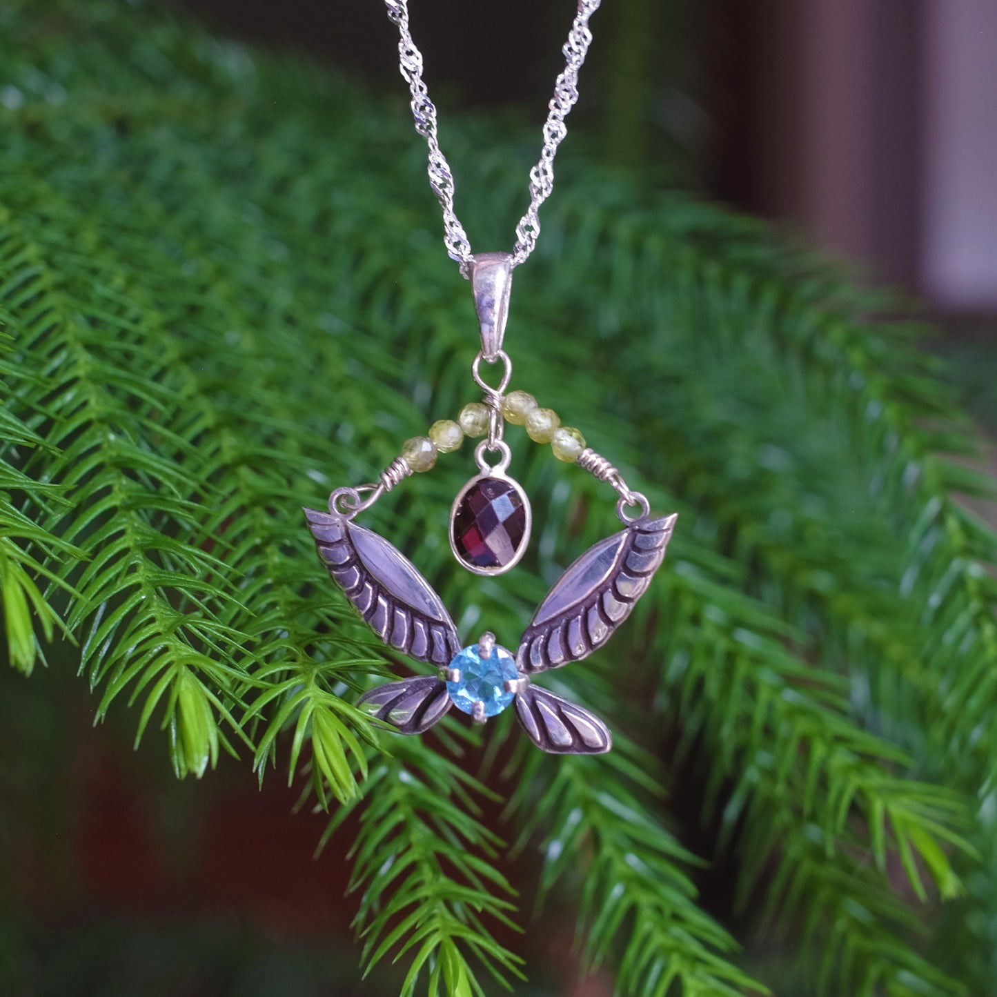 "Hylian" Necklace with Garnet