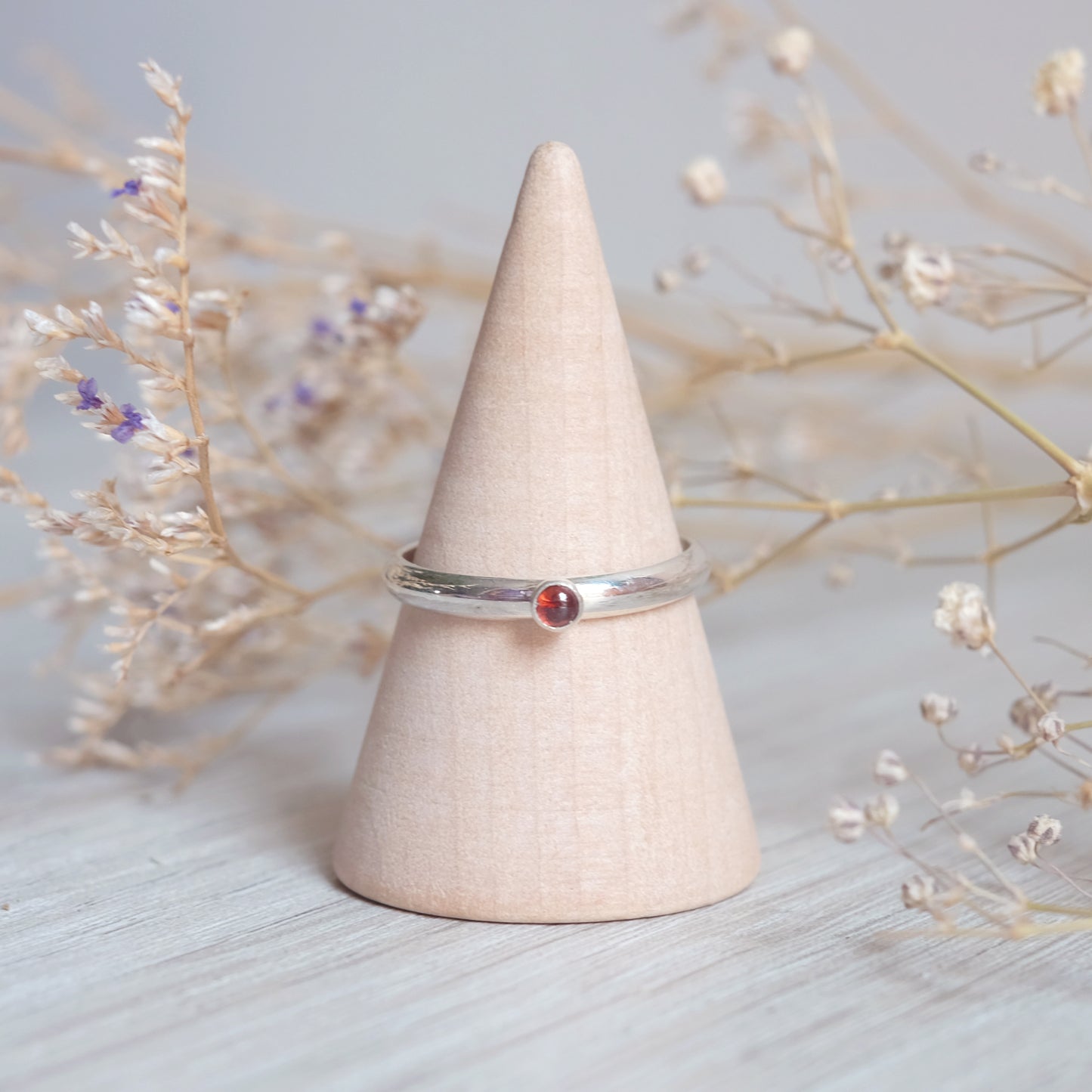 Bague empilable en Grenat sterling 2 tailles disponibles