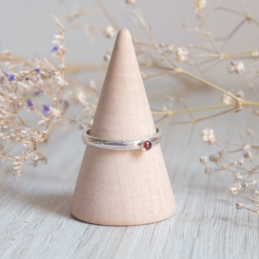 Bague empilable en Grenat sterling 2 tailles disponibles