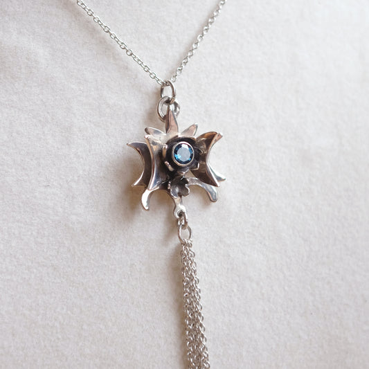 Collier Éclat Céleste en argent serti d'une topaze bleue