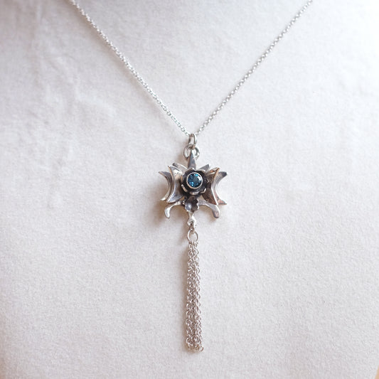 Collier Éclat Céleste en argent serti d'une topaze bleue