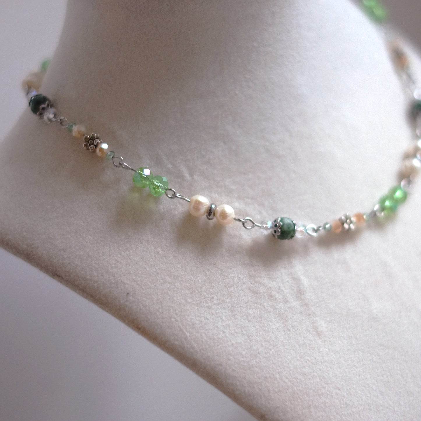 Collier ras de cou en perles d'eau naturelle et agate mousse en acier inoxydable argenté