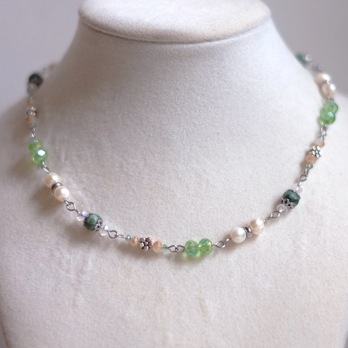 Collier ras de cou en perles d'eau naturelle et agate mousse en acier inoxydable argenté