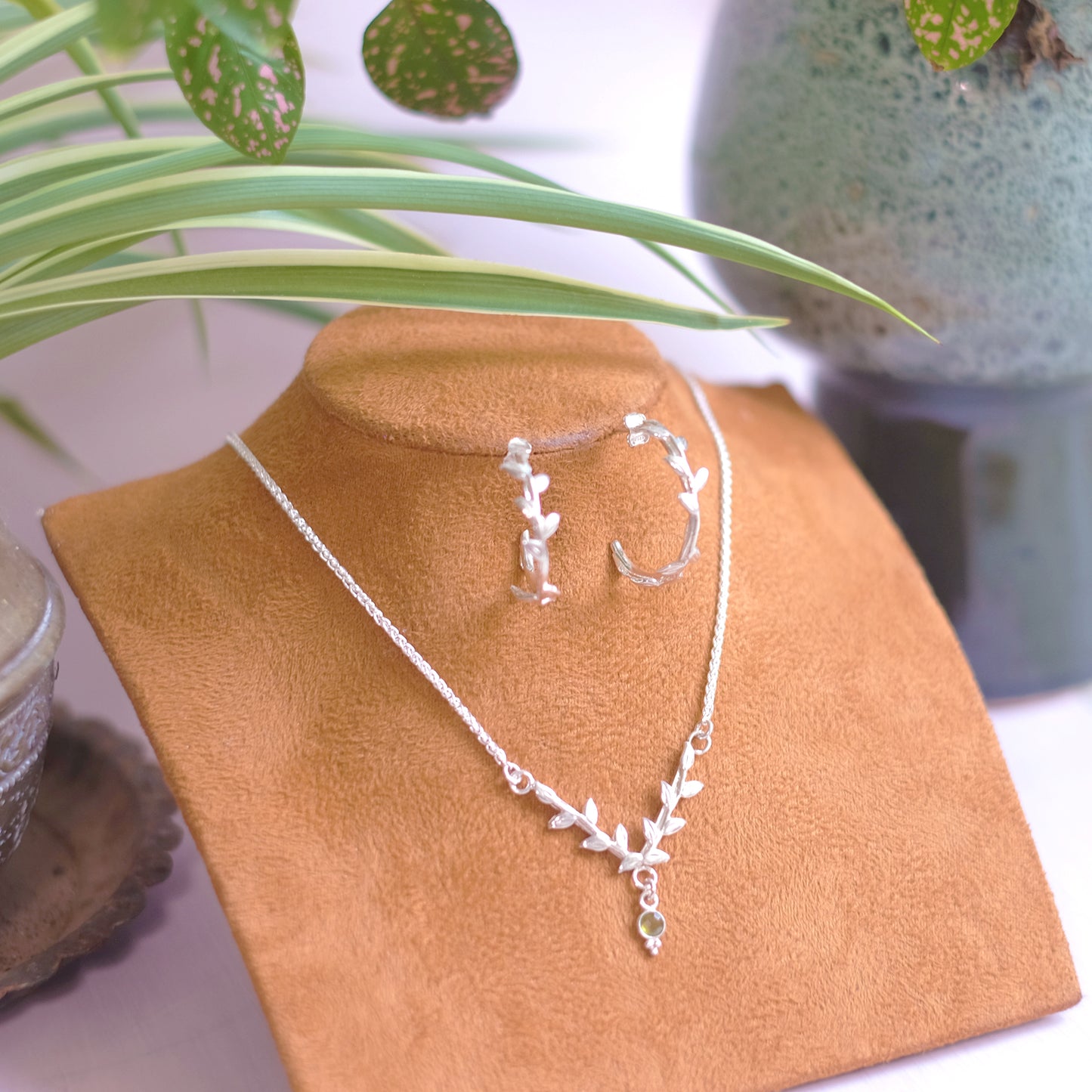 Vine Necklace with Peridot – Sterling Silver