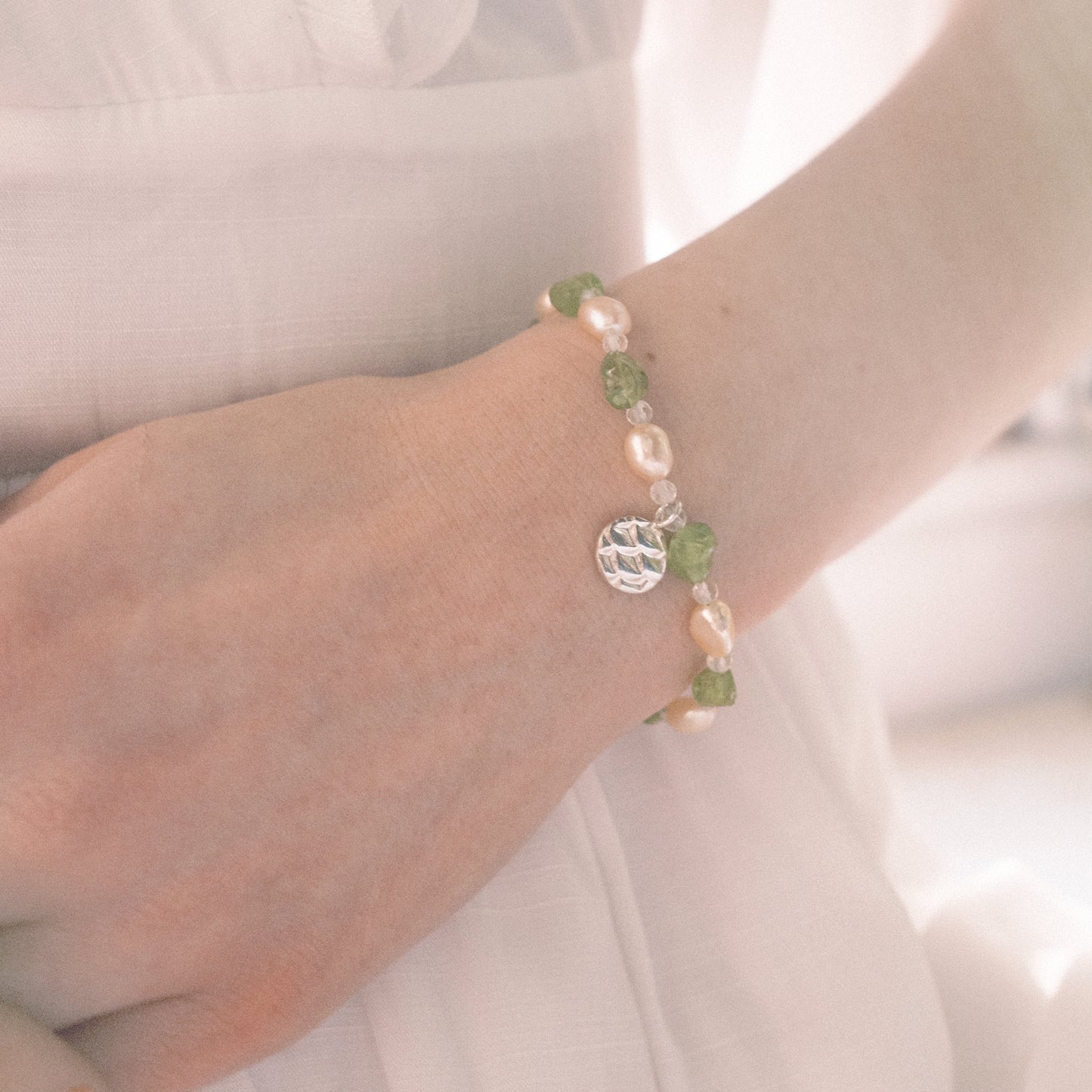 Peridot and fresh water pearls – Sterling Silver bracelet