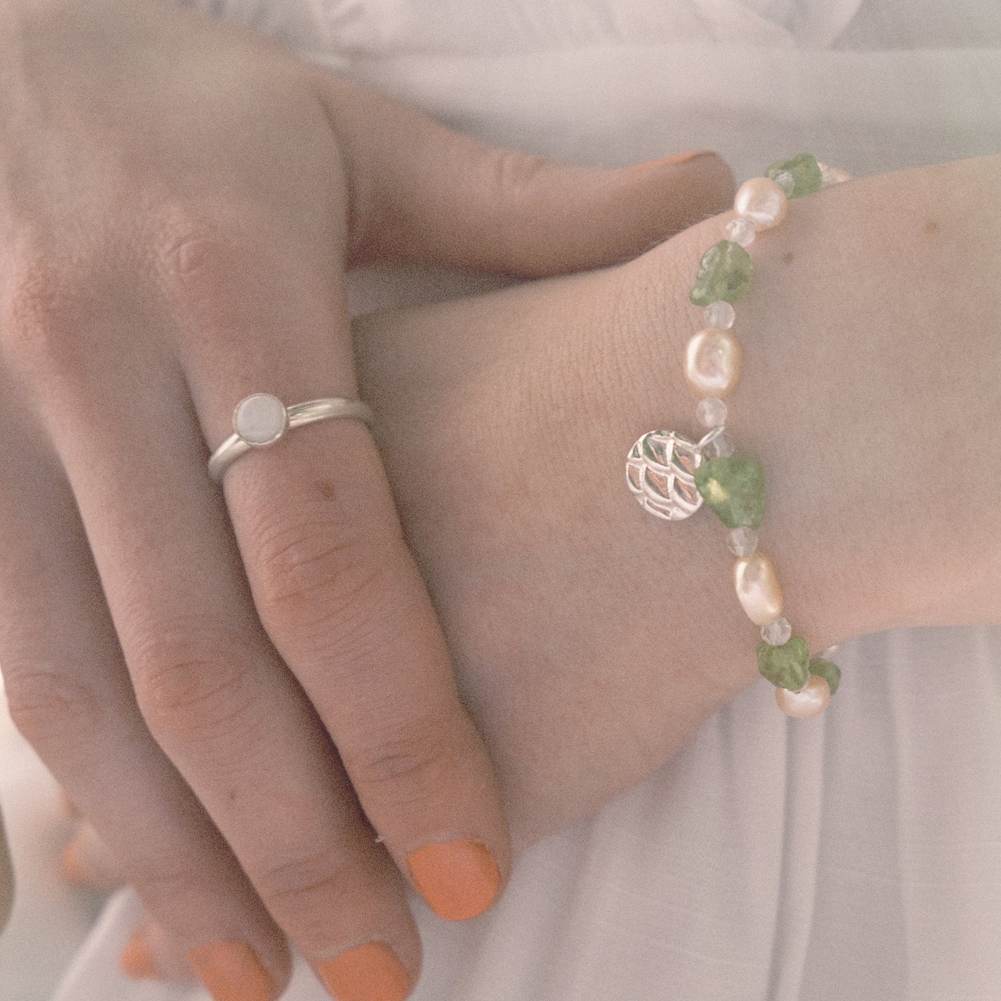 Peridot and fresh water pearls – Sterling Silver bracelet